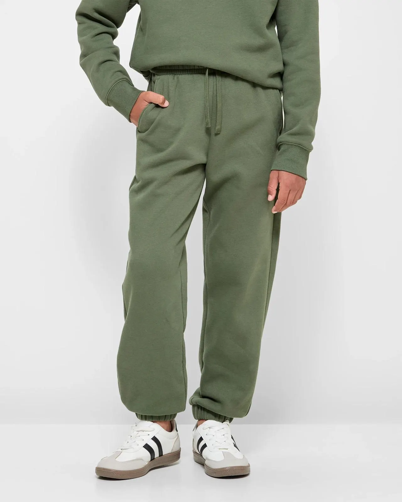 Essential Relaxed Trackpant - Khaki