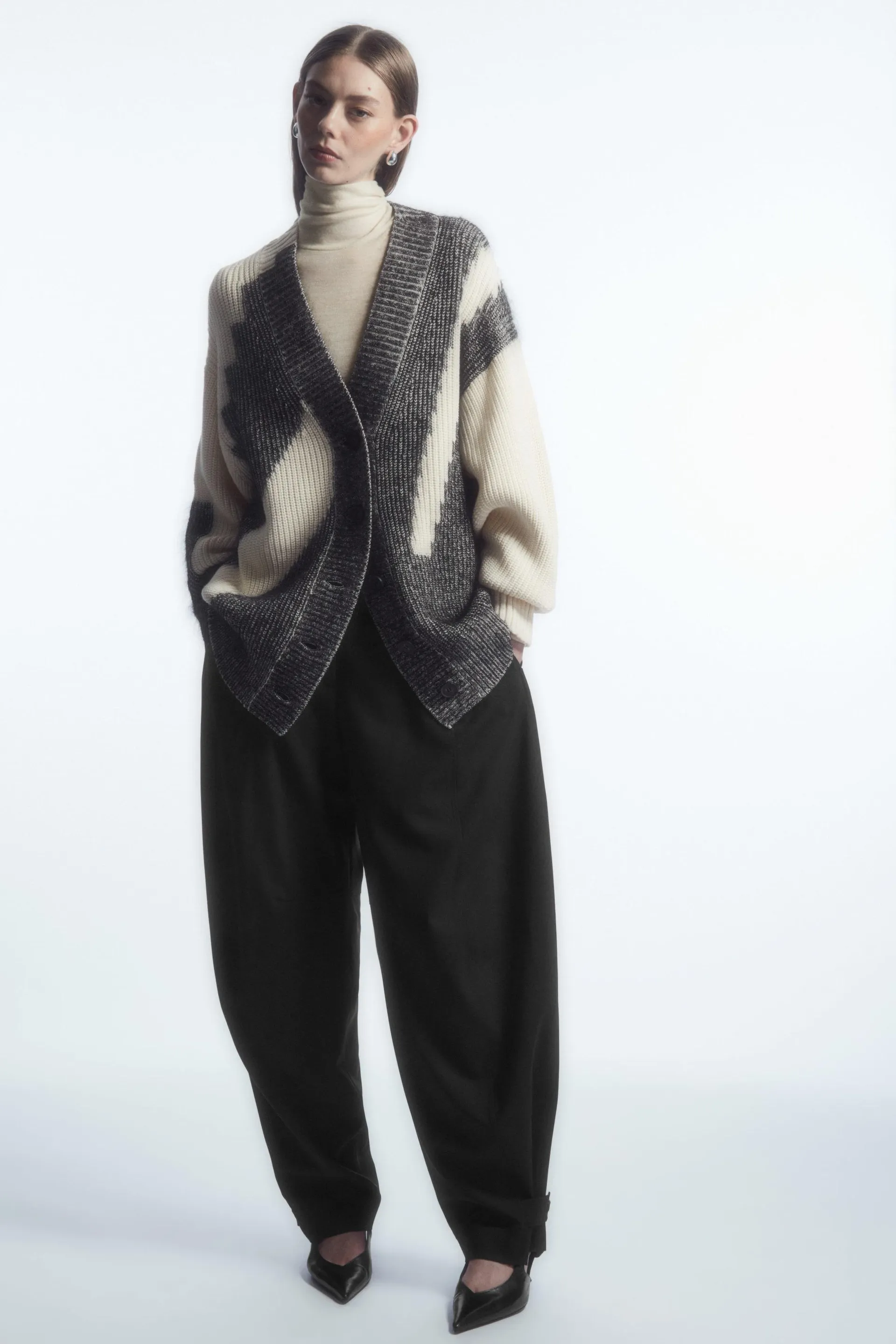 OVERSIZED GEOMETRIC INTARSIA-KNIT CARDIGAN