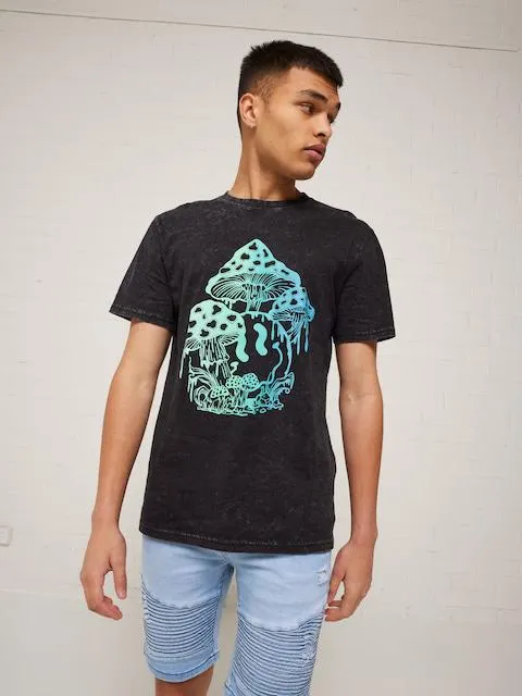 Trippy Mushroom Tee