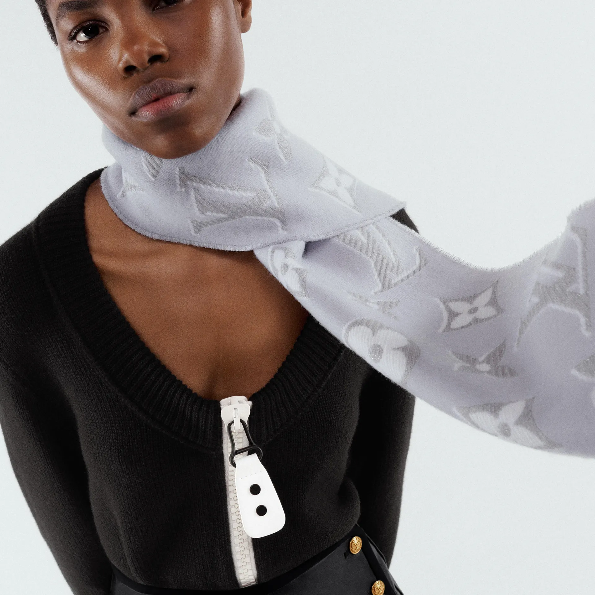 LV Essential Shine Scarf