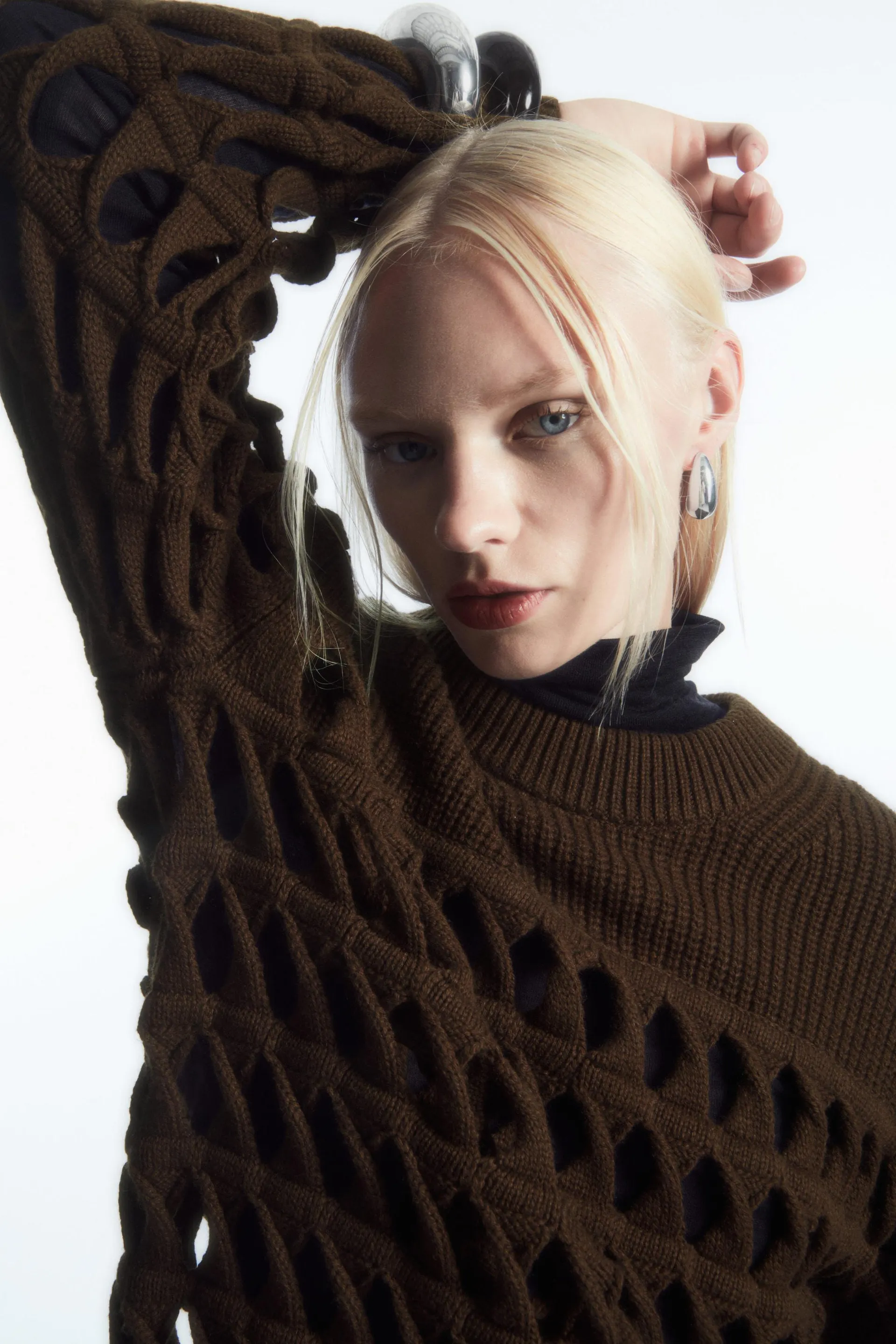 OPEN-KNIT WOOL JUMPER