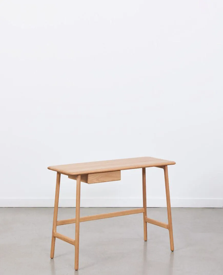 Sonnet desk