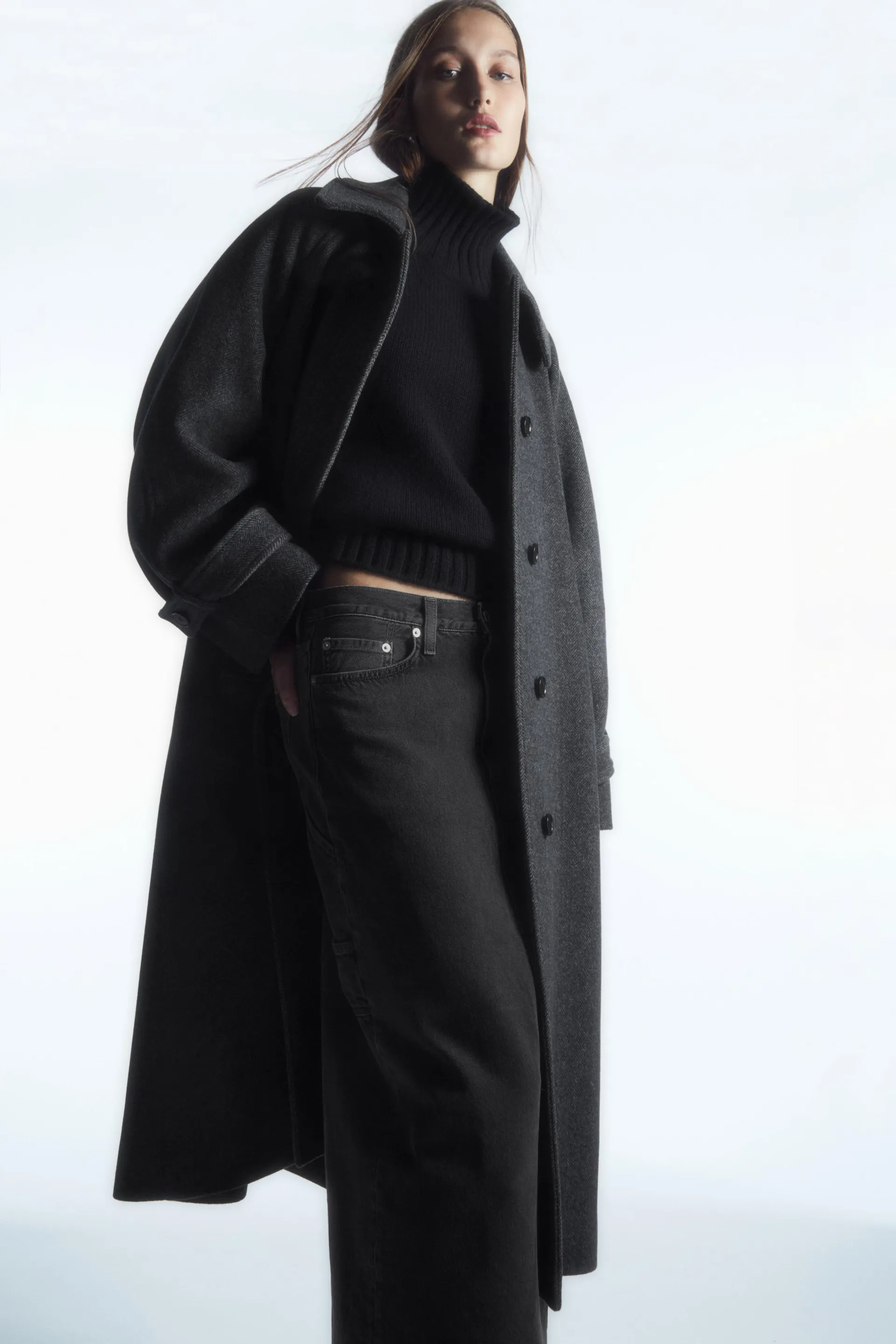 OVERSIZED ROUNDED WOOL COAT