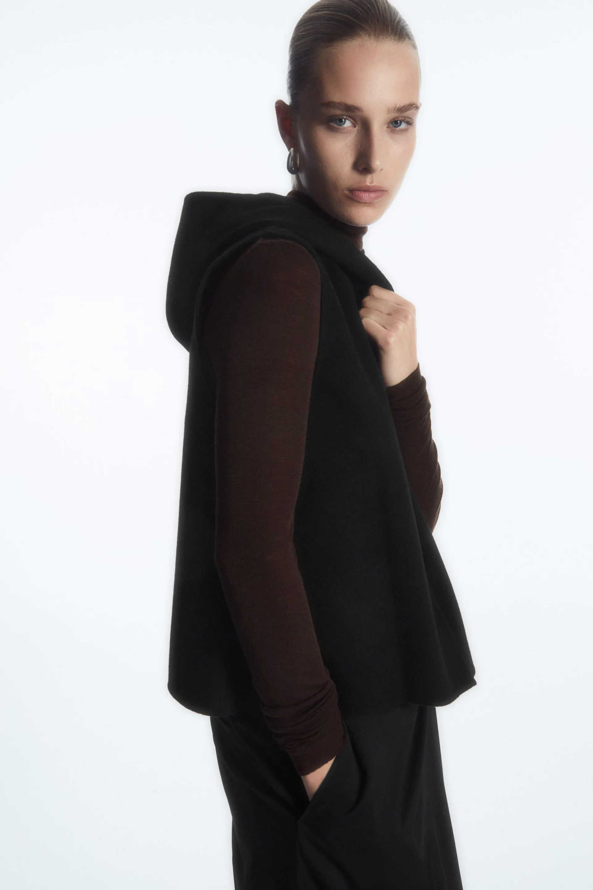 DOUBLE-FACED HYBRID HOODED GILET