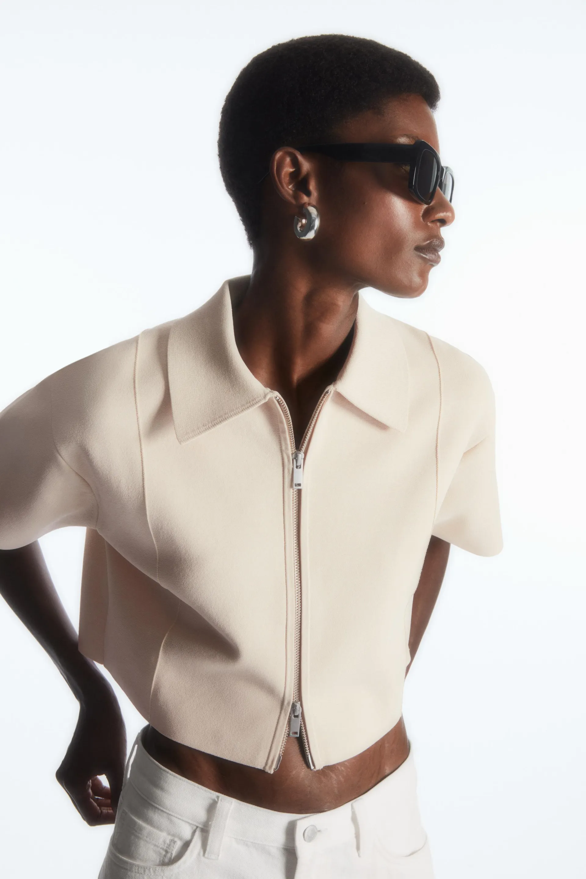 SHORT-SLEEVED CROPPED KNITTED JACKET