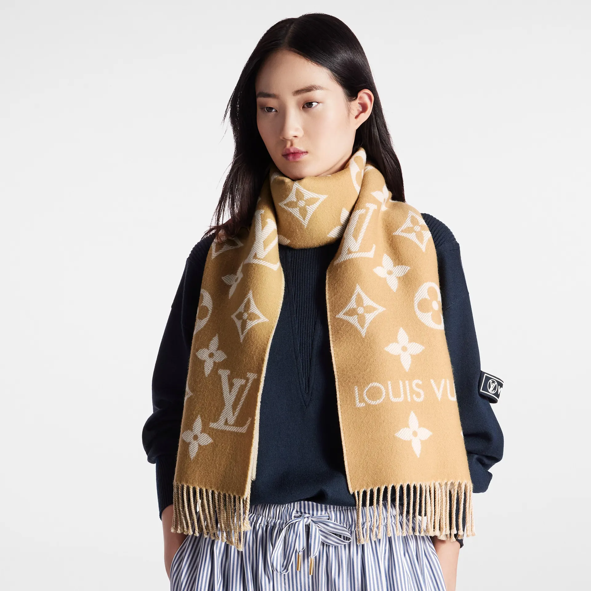 LV Essential Scarf
