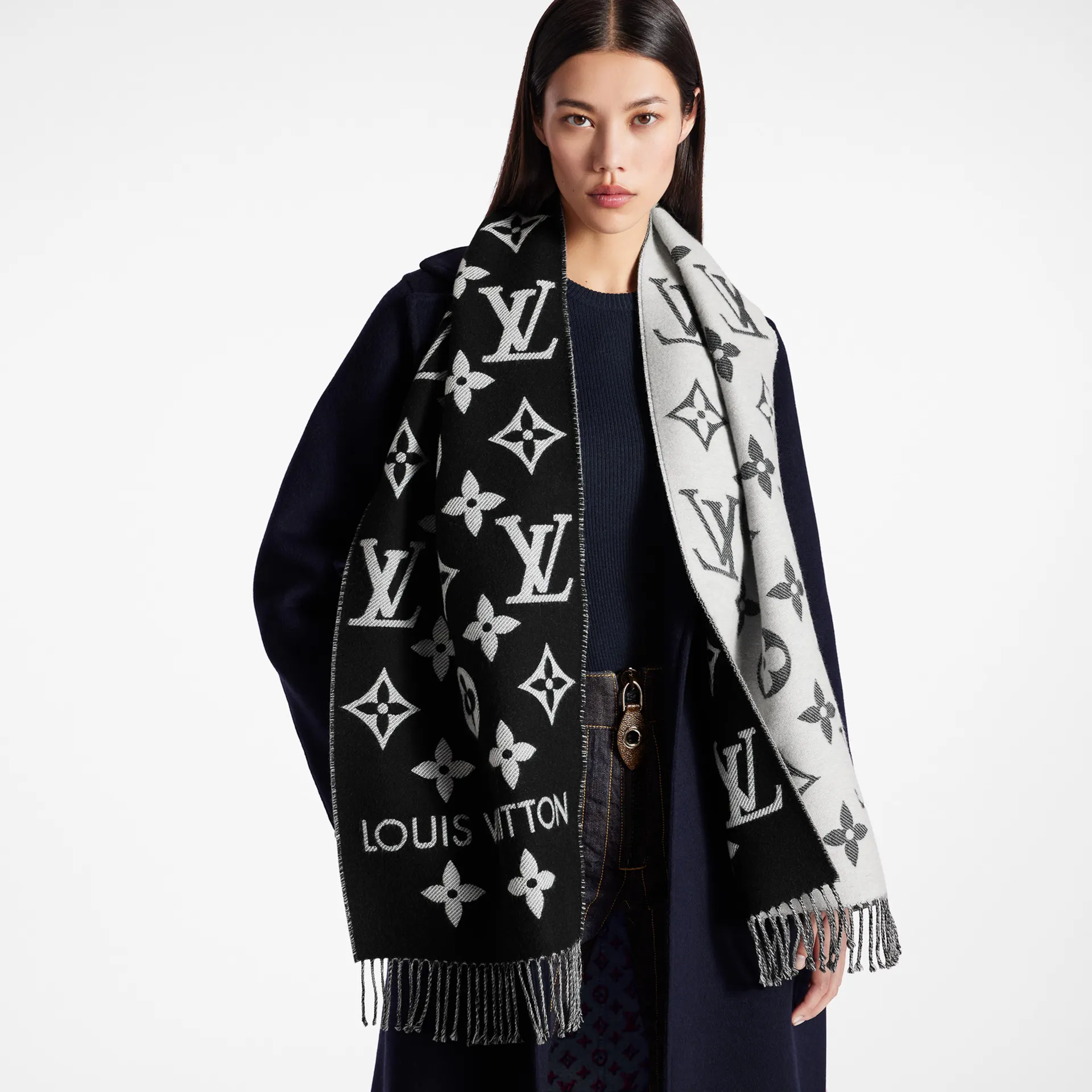 LV Essential scarf