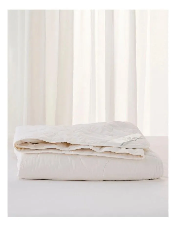 Lightweight Cotton Quilt in White