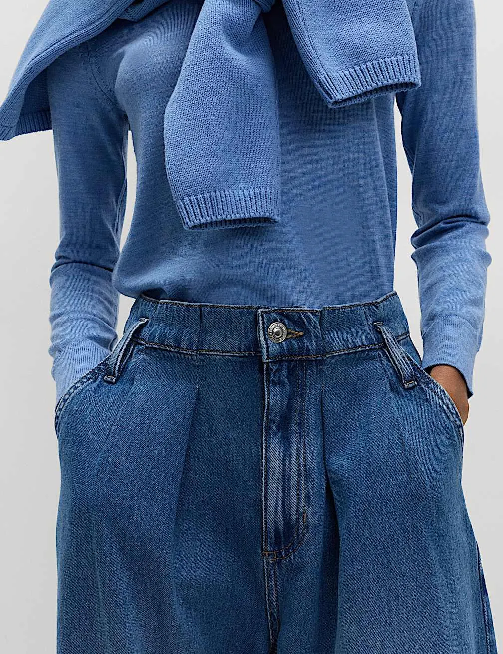 High Waisted Paperbag Pleated Relaxed Jeans