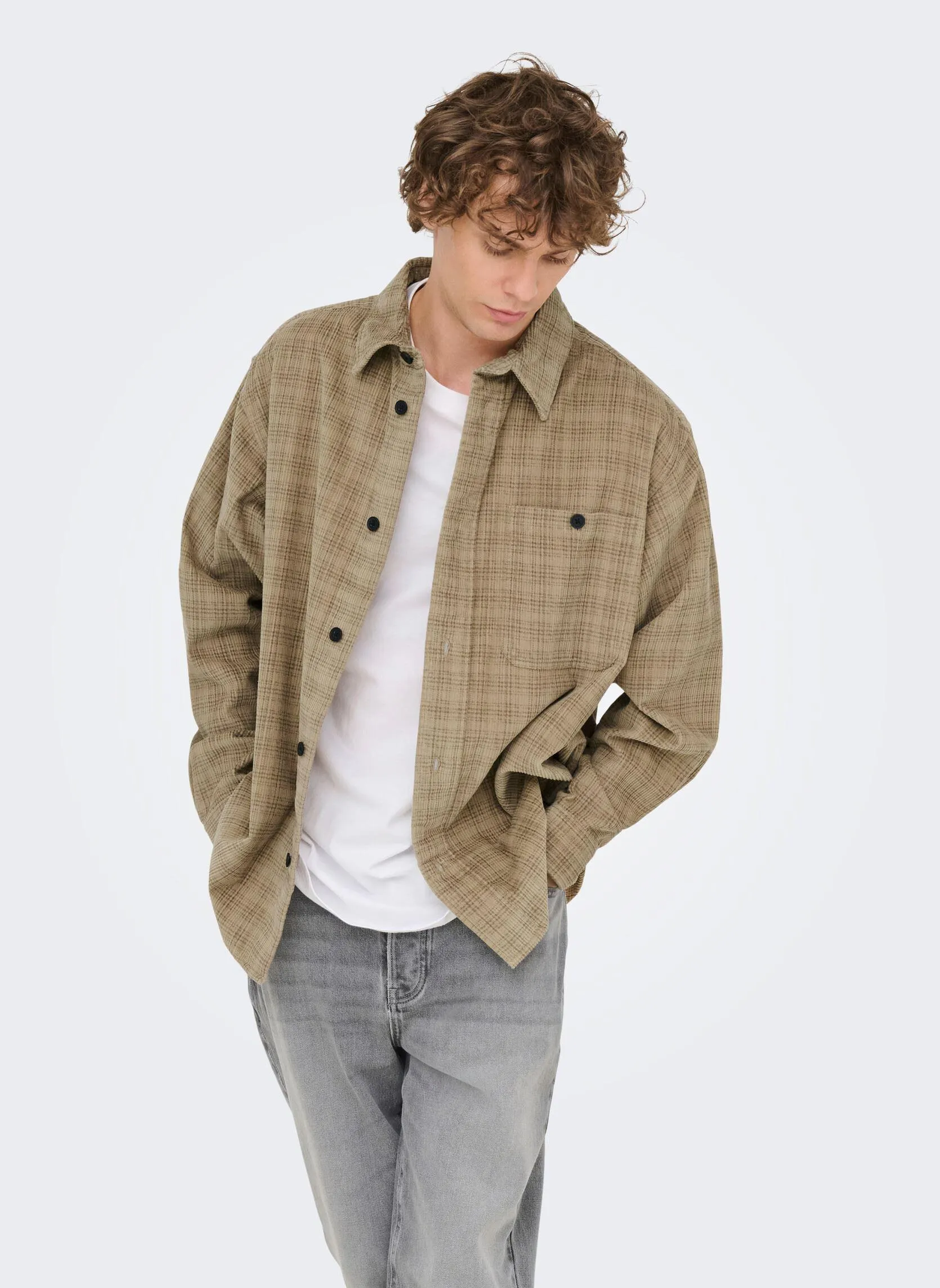 Hemden ONSWALEED CORDUROY OVERSHIRT 0345 NOOS heren beige