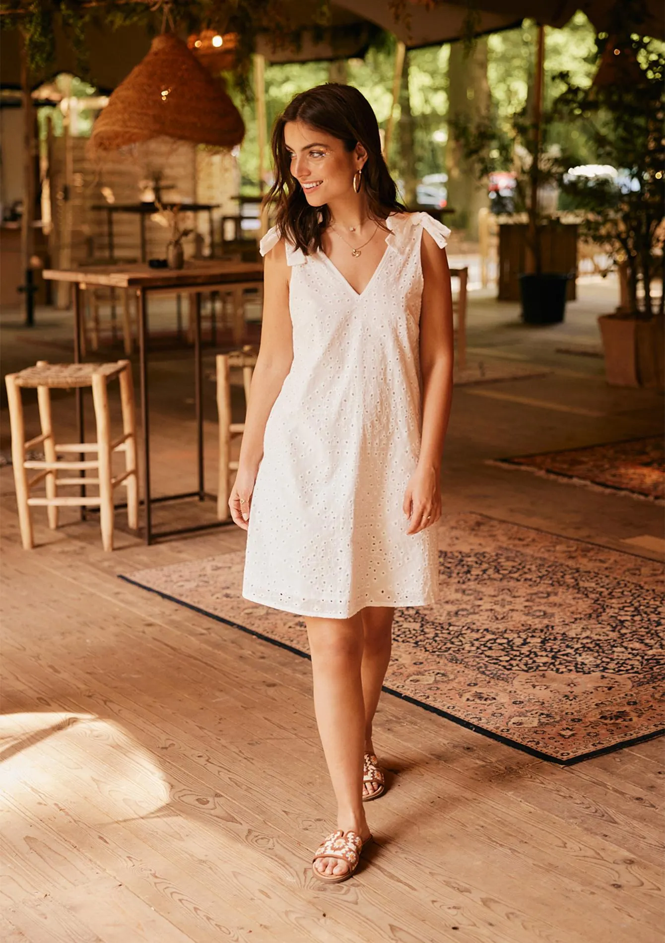 Straight dress with bows