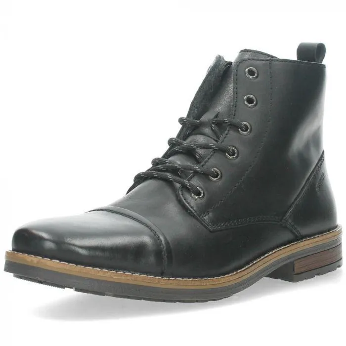 Zwarte bottines met een warme voering. Het model dat we tonen op de foto is maat 41.