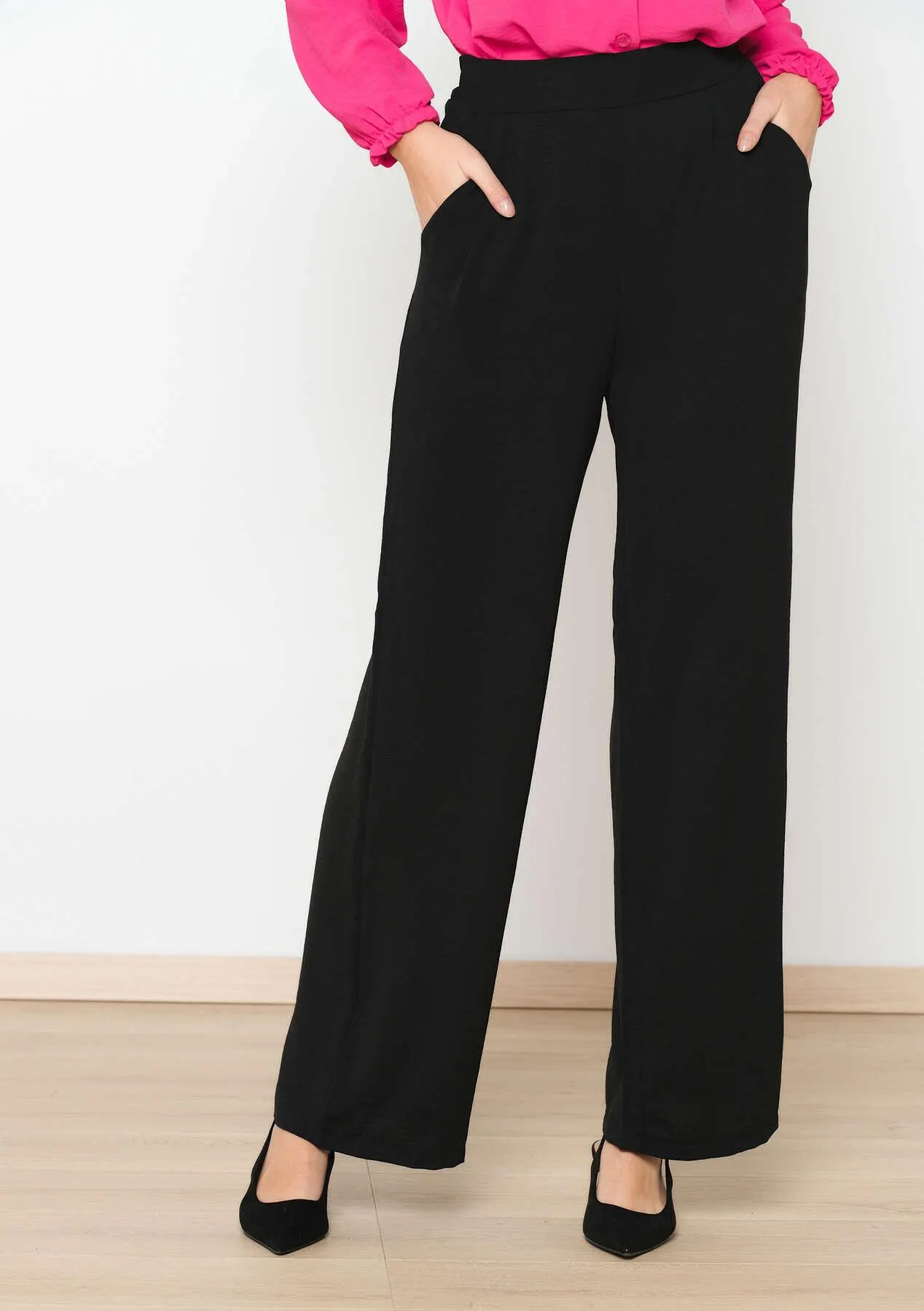 Wide-leg flowy trousers