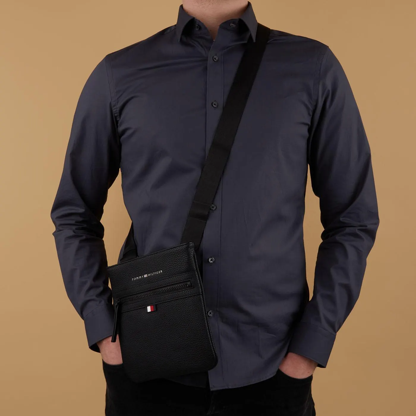 Essential Zwarte Crossbody Tas AM0AM09505BDS