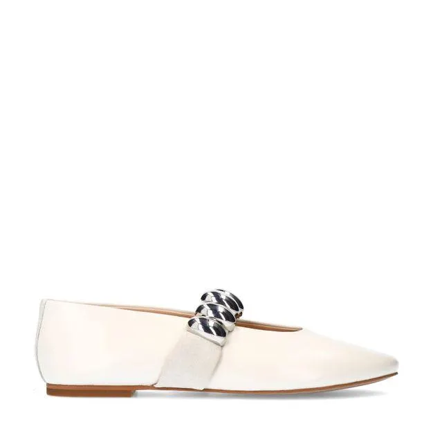 Off white leren ballerina's met zilverkleurige studs