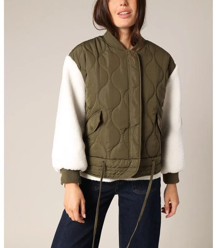 JAYLINA - Tweekleurige gewatteerde jas met sherpa-effect mouwen