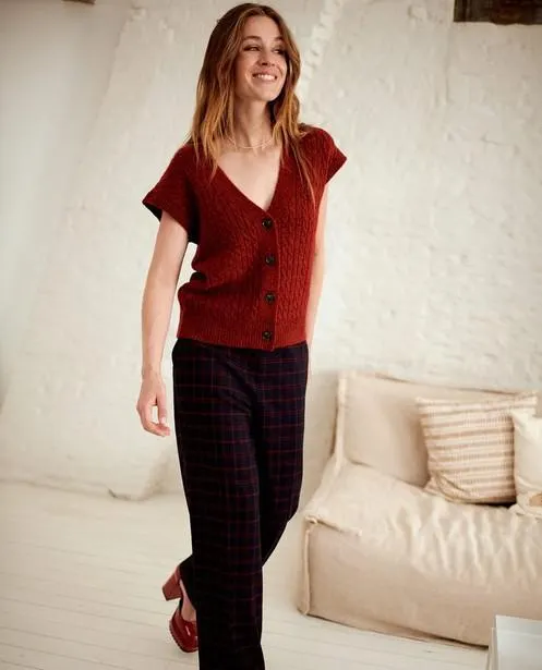 Bordeaux outfit met geruite broek