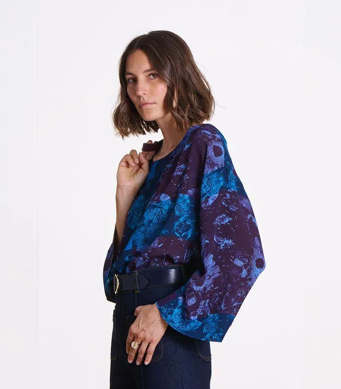 Korte paarse top met lange mouwprint