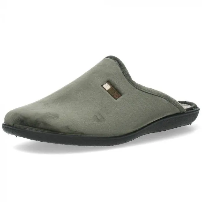 Kaki pantoffels met een geruite voering. Het model dat we tonen op de foto is maat 41.