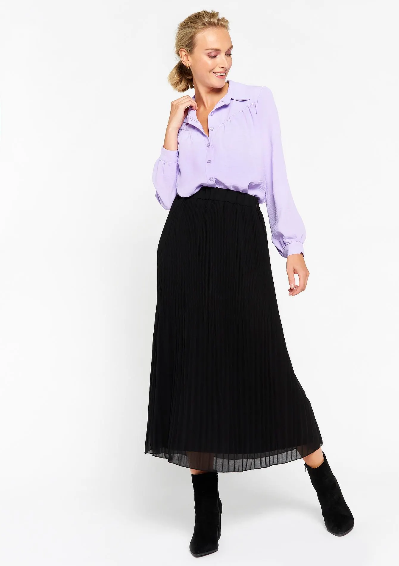 Maxi skirt with pleats