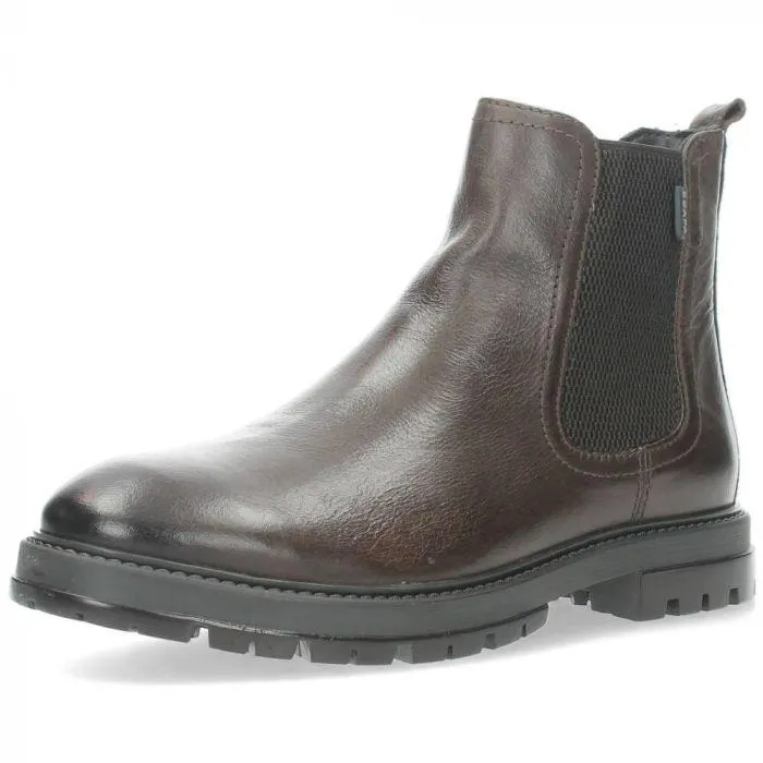 Bruine boots met een stevige zool. Het model dat we tonen op de foto is maat 41.