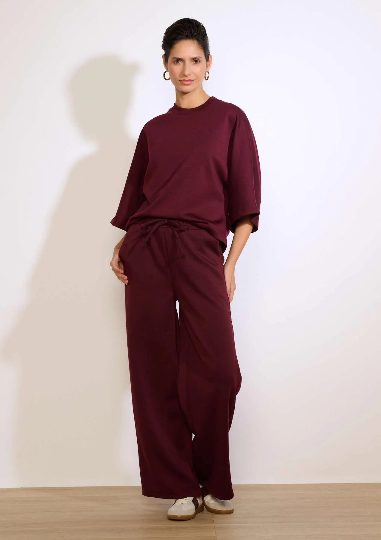 Relaxed wide-leg trousers