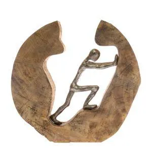 Sculptuur Man in Log