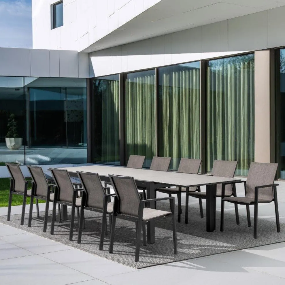 Livorno verlengbare tuintafel met volkeramisch tafelblad 220-330x106 en Beja stapelstoel in charcoal mat