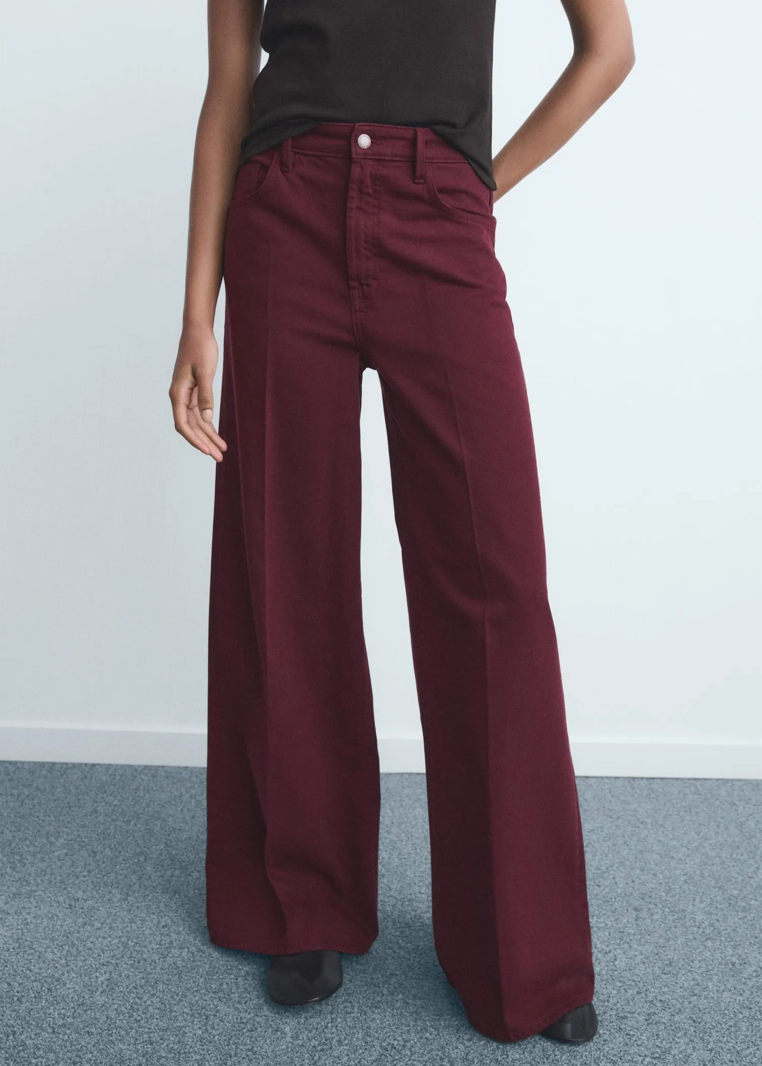 Wide-leg high-waist jeans