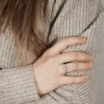 Ring in zilver, steen 6 mm