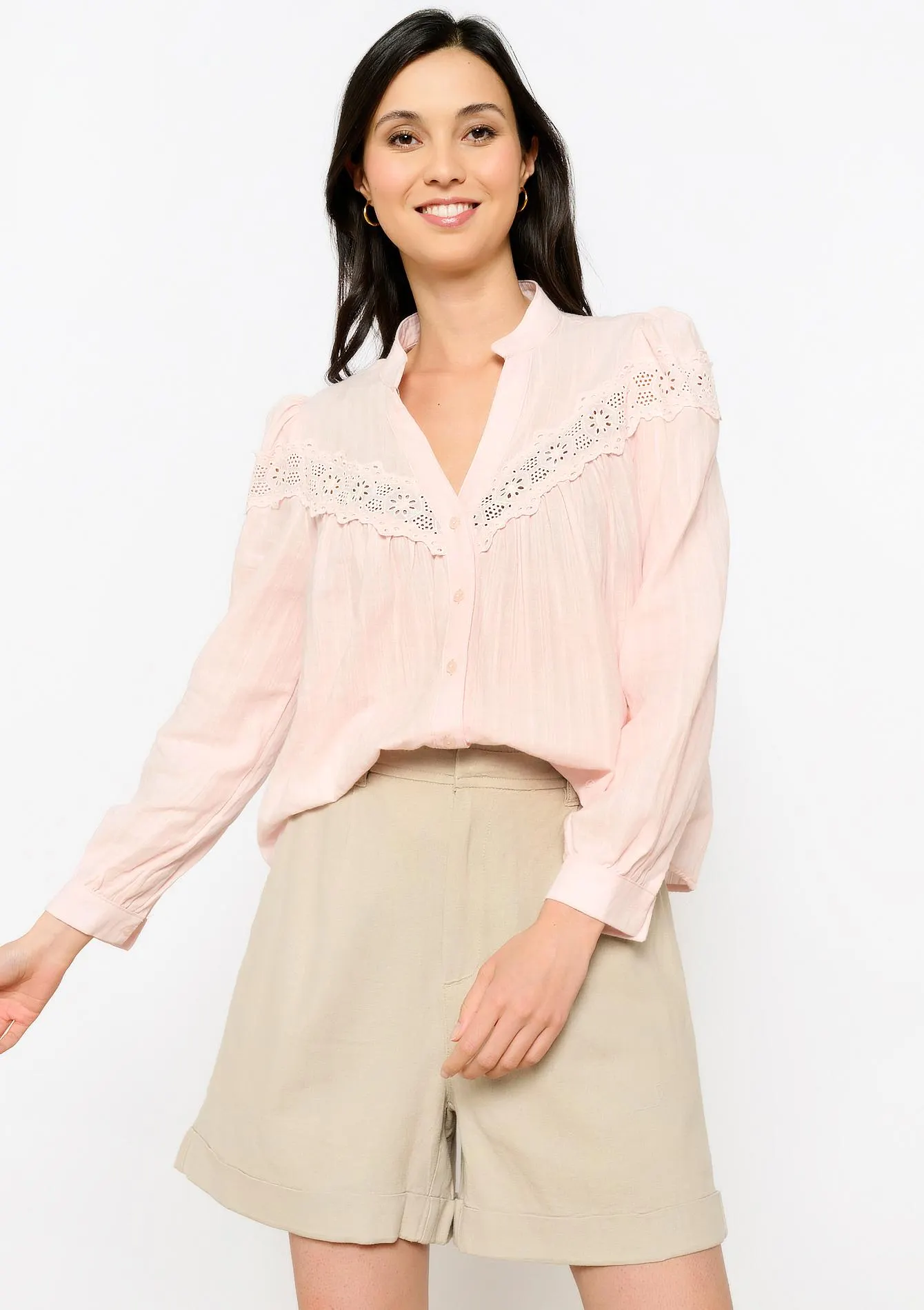 Cotton shirt with macramé