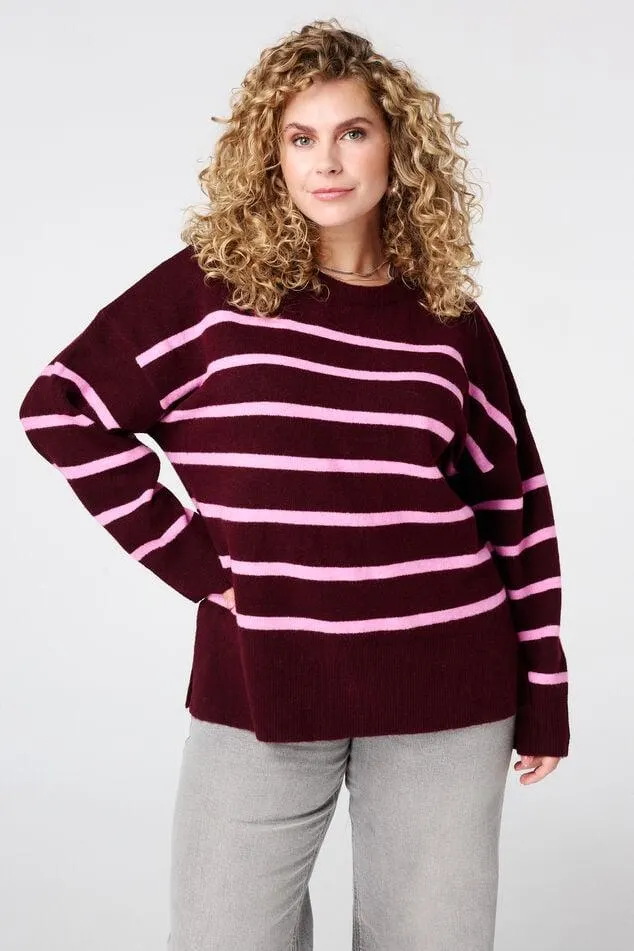 Gebreide trui met strepen en split
