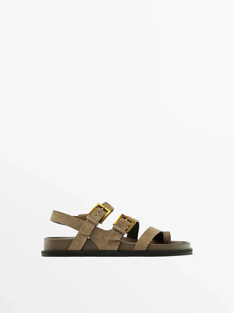 Flat sandals with buckles