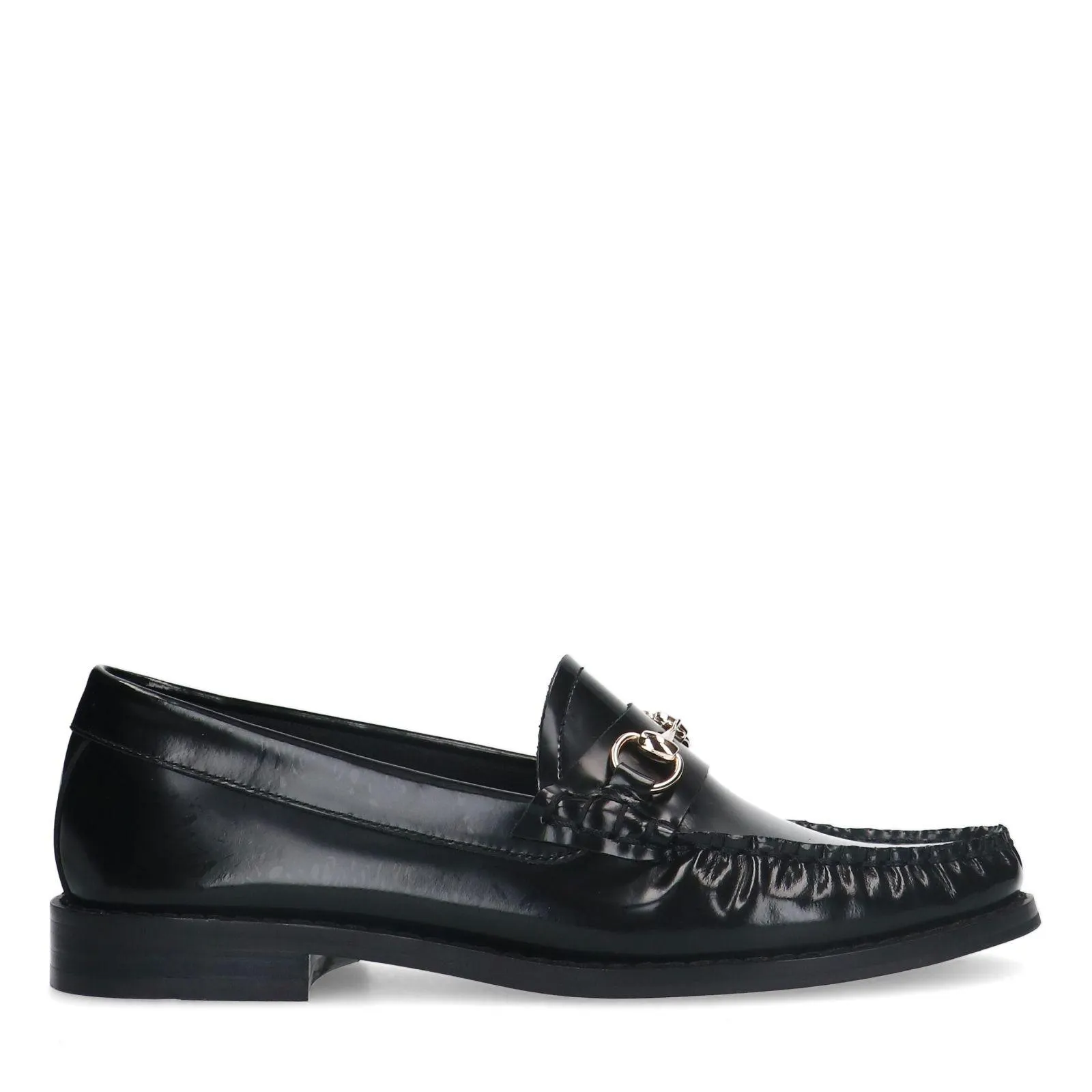 Manfield Zwarte leren loafers met goudkleurige chain