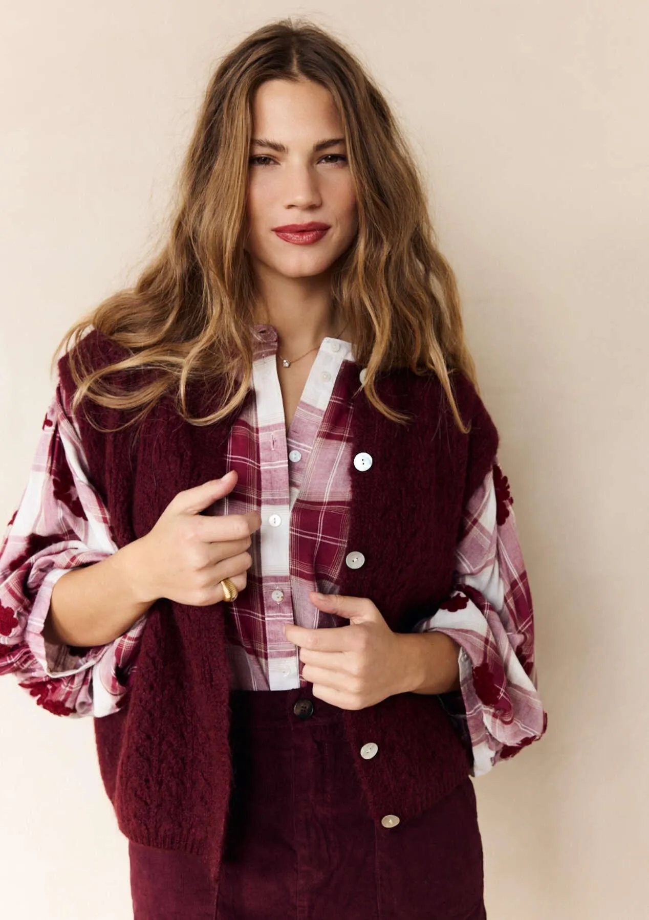 Sleeveless textured cardigan