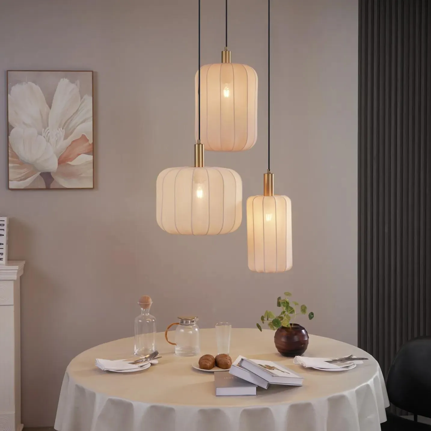 Japandi hanglamp zwart en goud met beige kap 3-lichts - Pluni