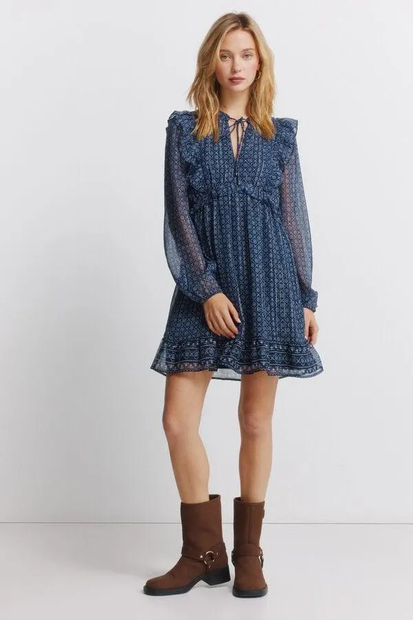 Vestido corto de manga larga volantes