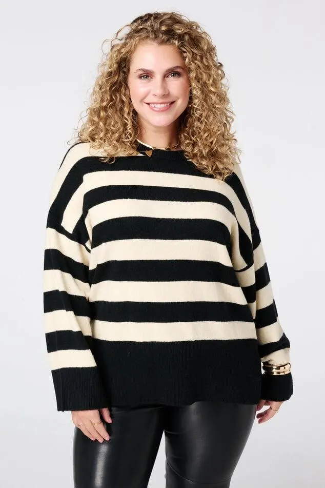Gebreide trui met strepen en split