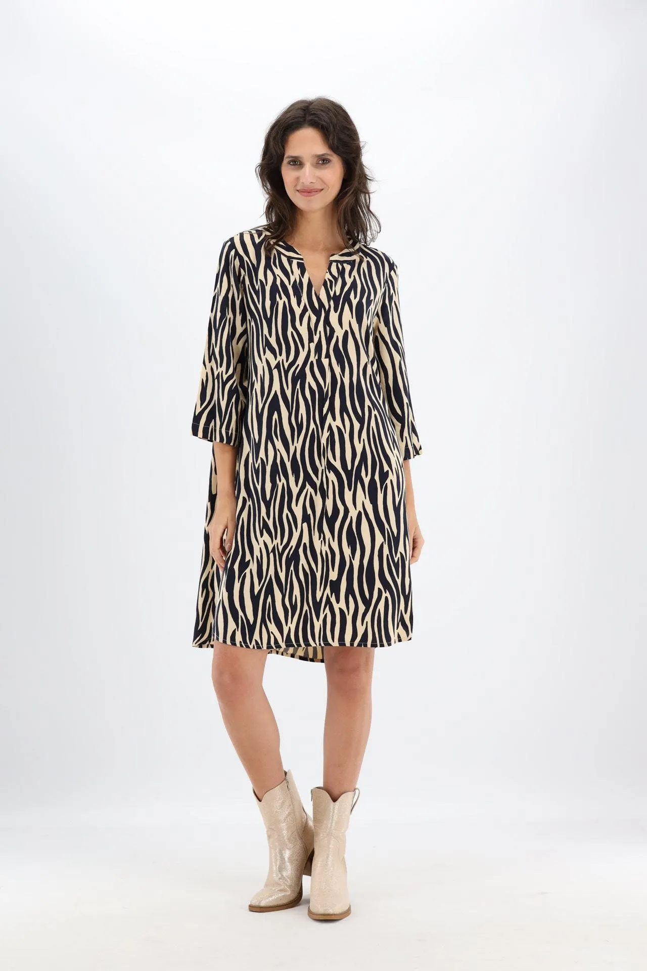 Donkerblauw/beige korte jurk in dierenprint