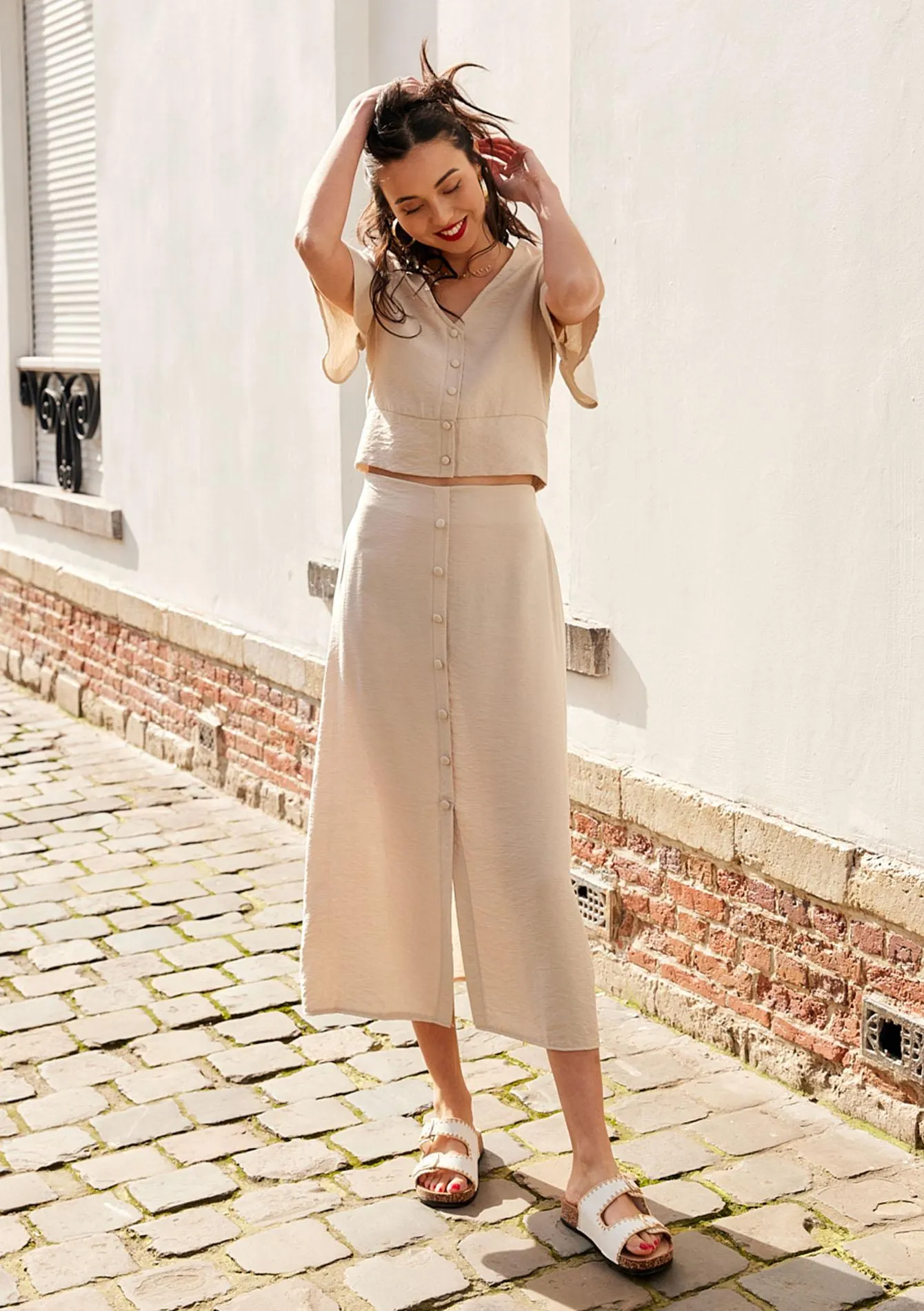 Skirt with buttons