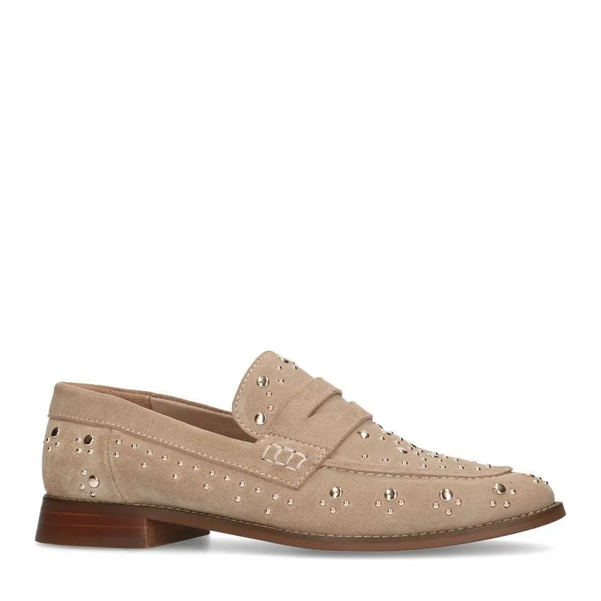 Beige suède loafers met goudkleurige studs