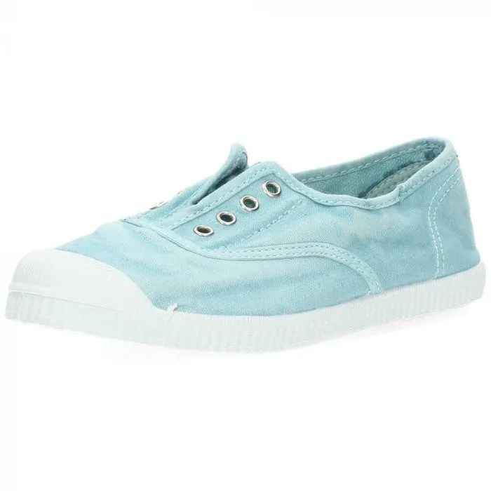 Lichtblauwe slip-ons