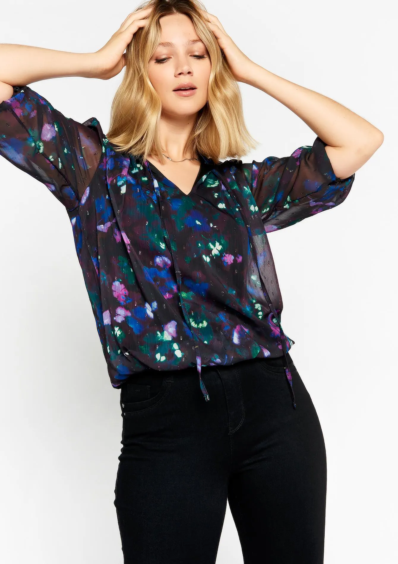 Blouse with tie collar