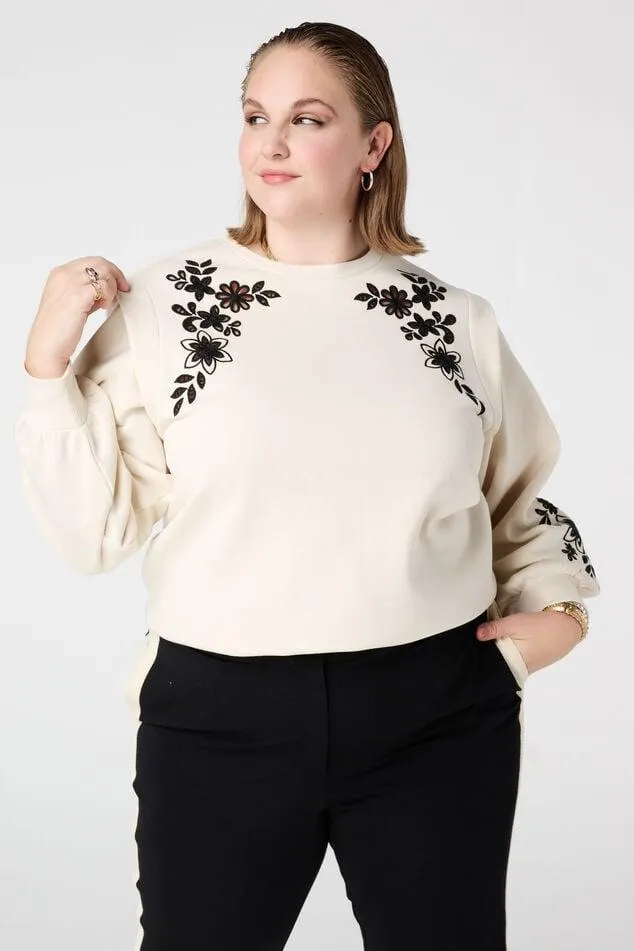 Sweater met opengewerkt borduursel