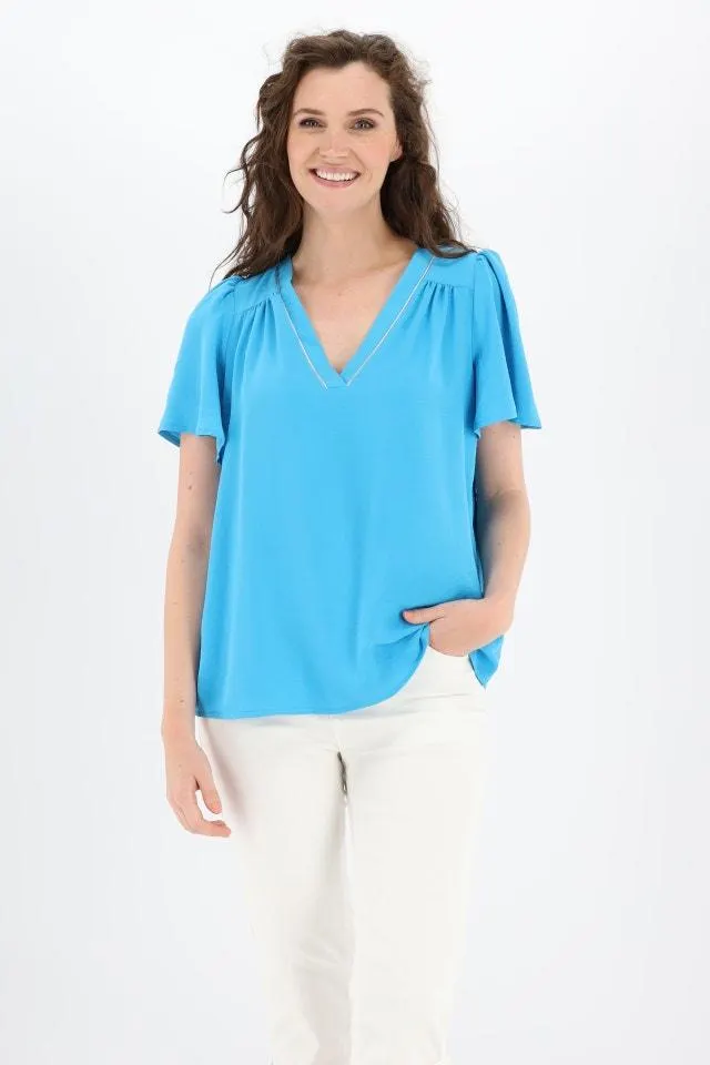 Turkooise blouse met korte wijde mouwen en V-hals