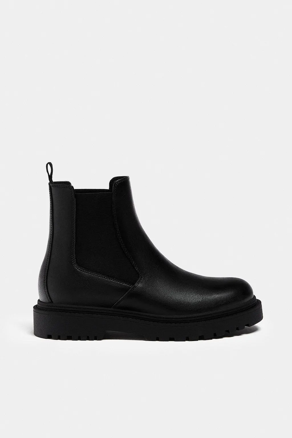 CHELSEA BOOTS