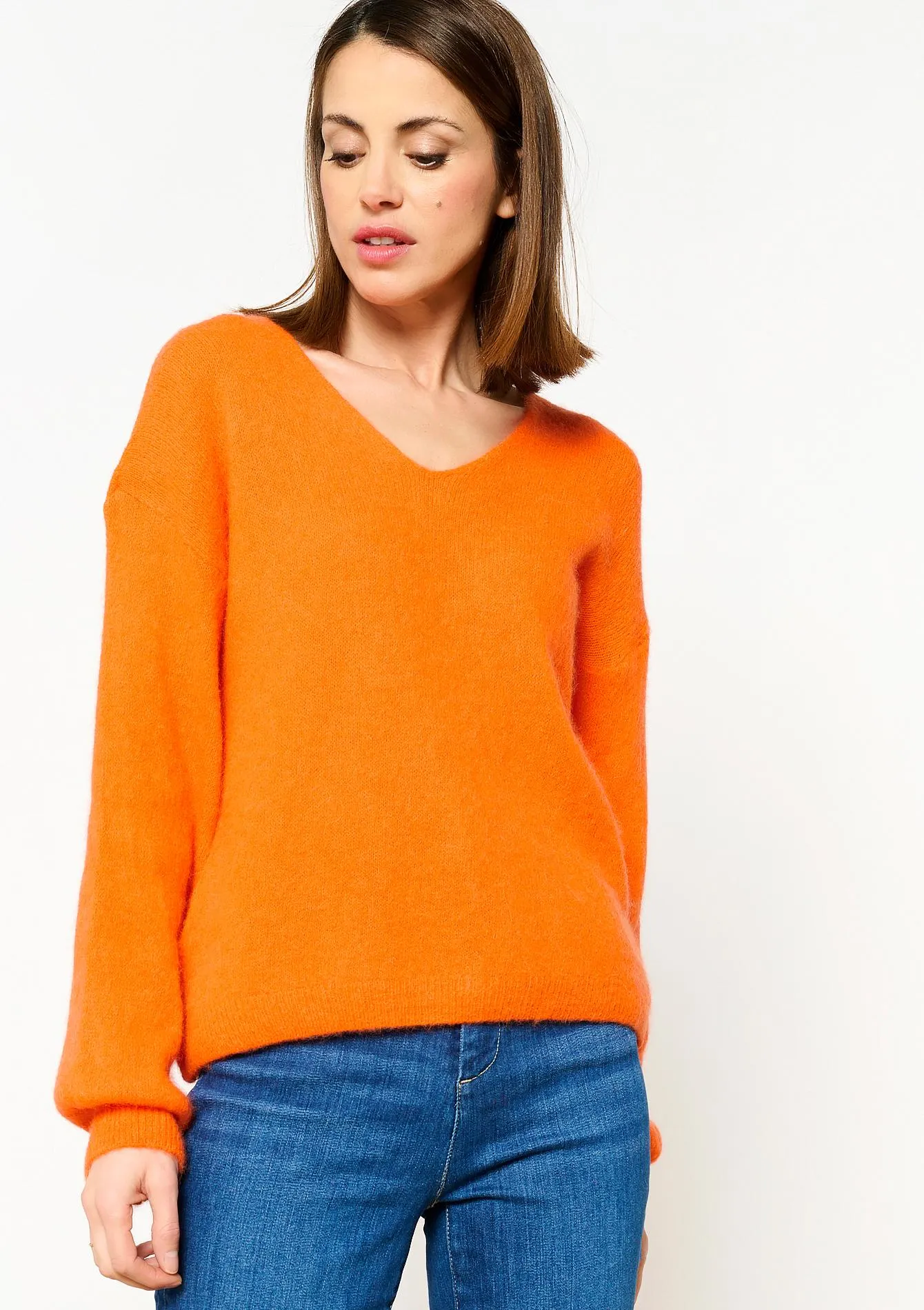Basic pullover with V-neck