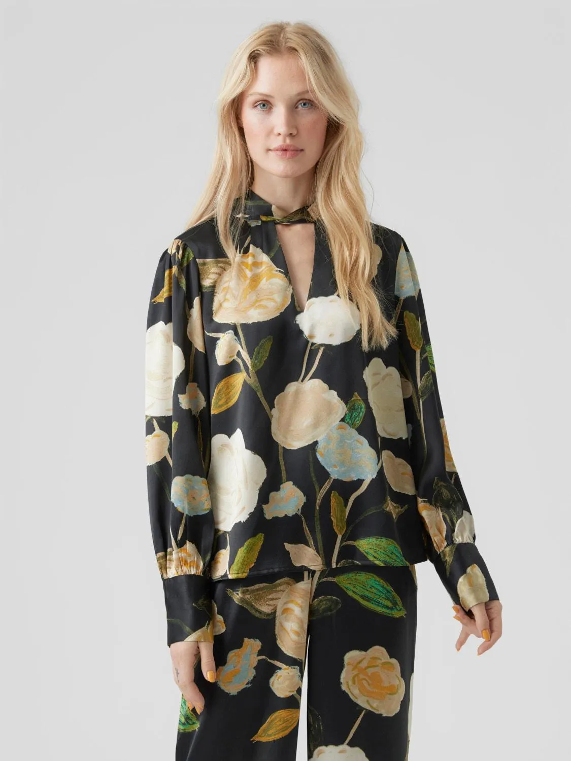 Standard fit Hoge hals Manchetten met knoop Normale mouwen Top