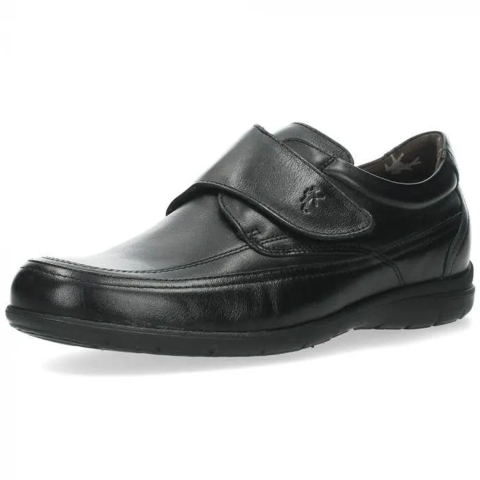 Zwarte slip-ons met een velcro en een uitneembare binnenzool. Het model dat we tonen op de foto is maat 41.