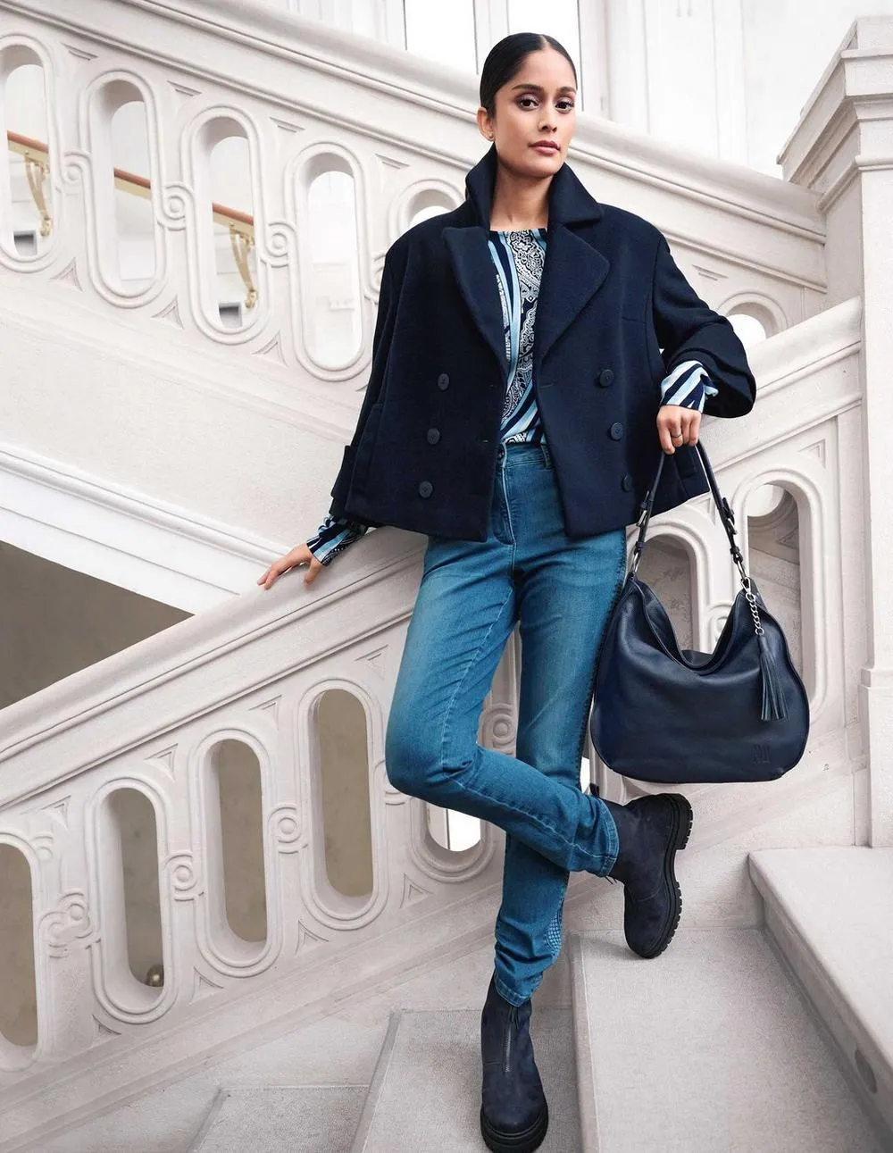 Slanke stretchjeans met decoratie opzij